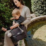 Suavinex cadeauset voor pasgeborenen. 4-delige set bestaande uit: Fysiologische SX Pro fopspeen voor baby's 0-6 maanden + speenhouder + Duo speenhoesje + siliconen bijtring. Wonderland, beige