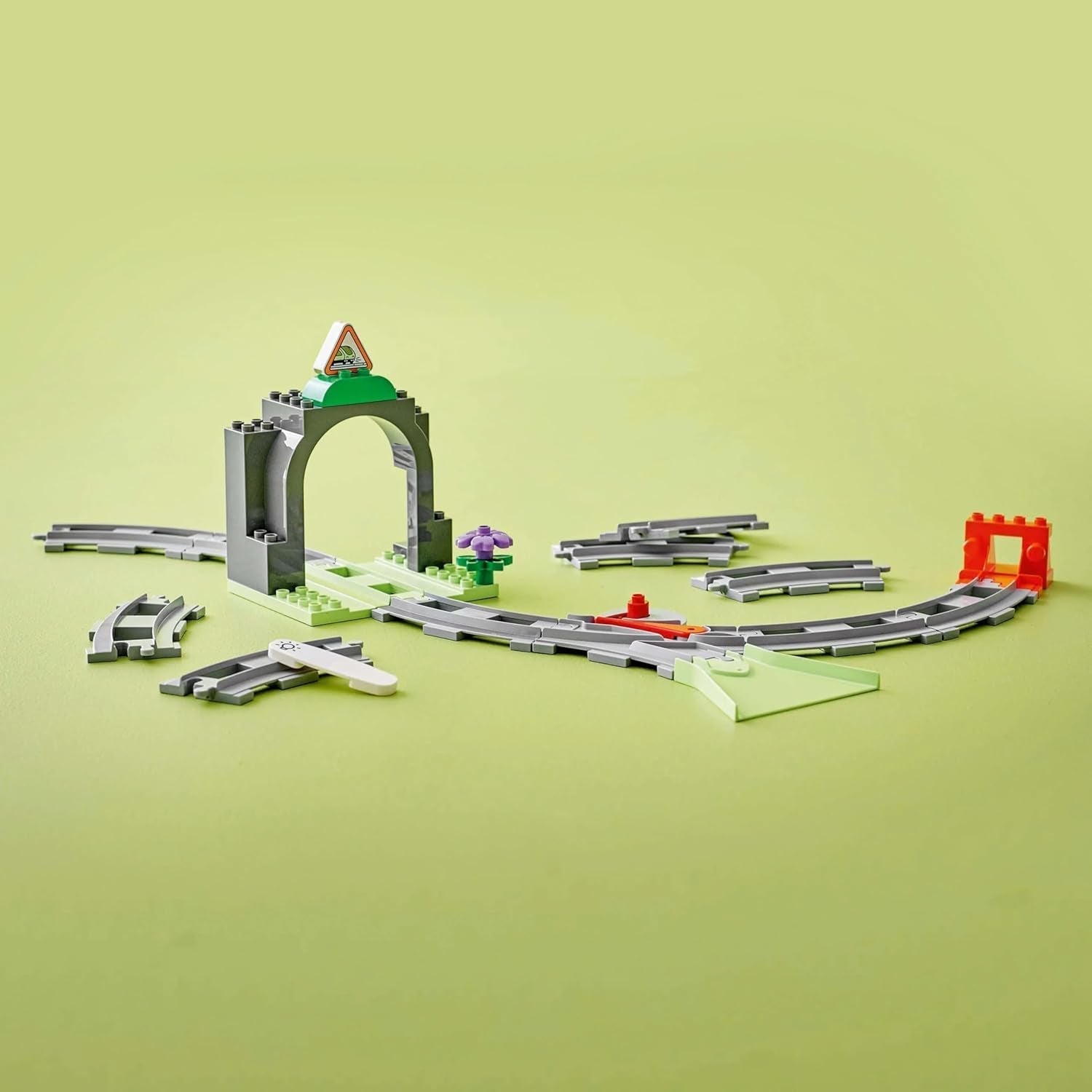 LEGO DUPLO Stadsspoortunnel en -rails - Uitbreidingsset, cadeau voor peuters, stimuleert de behendigheid, speelset voor autofans van 2 jaar oud, creatief leerspeelgoed 10425 Bouwsets Bekijk de LEGO-Store