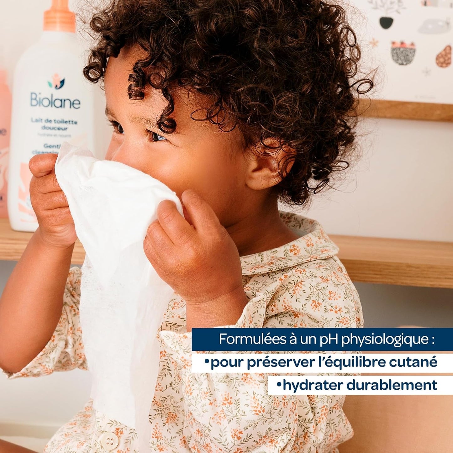 BIOLANE - Natte babydoekjes voor gezicht en handen - 6 stuks - 384 doekjes (6 x 64 cm) - Reinigt en beschermt - Toiletartikelen - Hypoallergeen - Voor de gevoelige huid - 97% natuurlijke ingrediënten - Gemaakt