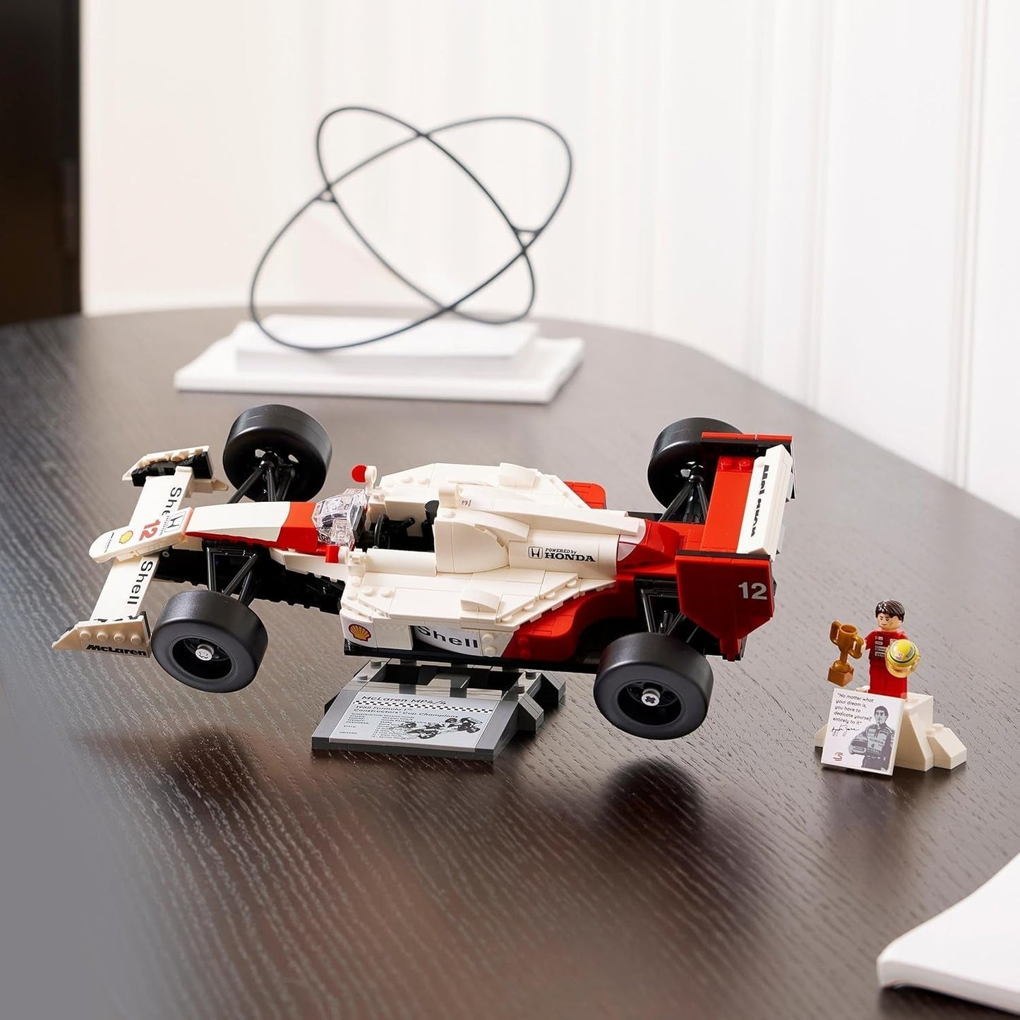 LEGO Icons Mclaren MP4/4 & Ayrton Senna modelautoset, F1 racewagenset voor volwassenen met racer-minifiguur, verzamelobject, cadeau-idee voor mannen, vrouwen, hem en haar 10330 bouwsets Bekijk de LEGO-Store