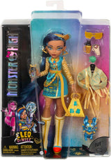 Monster High Cleo de Nile Puppe, Mummie Modepuppe, Königliches Outfit, Killerstiefel, Pyramidenrucksack, Zubehör, voor kinderen vanaf 4 jaar, HHK54