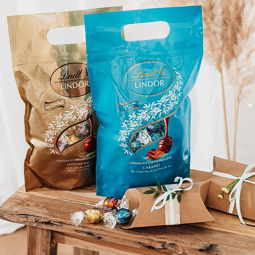 LINDOR chocoladebolletjes | Hersluitbare zak van 1 kg | ca. 80 melkchocoladebolletjes met muntvulling | Bulkverpakking & LINDOR gezouten karamelchocoladeballetjes