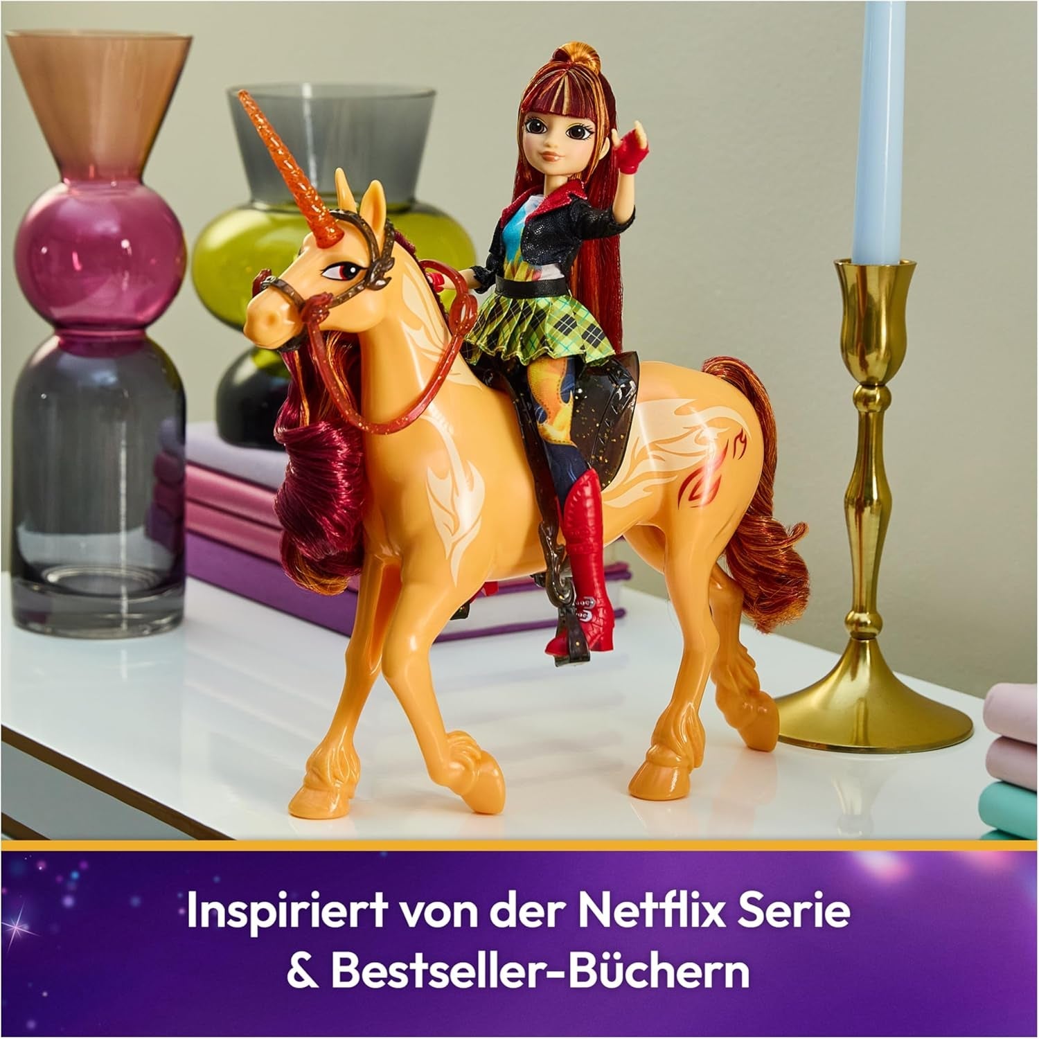 Unicorn Academy Cinder the Unicorn - 28 cm grote, originele Valentina eenhoorn uit de Netflix-serie, met echte manen en staart, afneembaar hoofdstel en zadel en borstel, voor kinderen vanaf 4 jaar