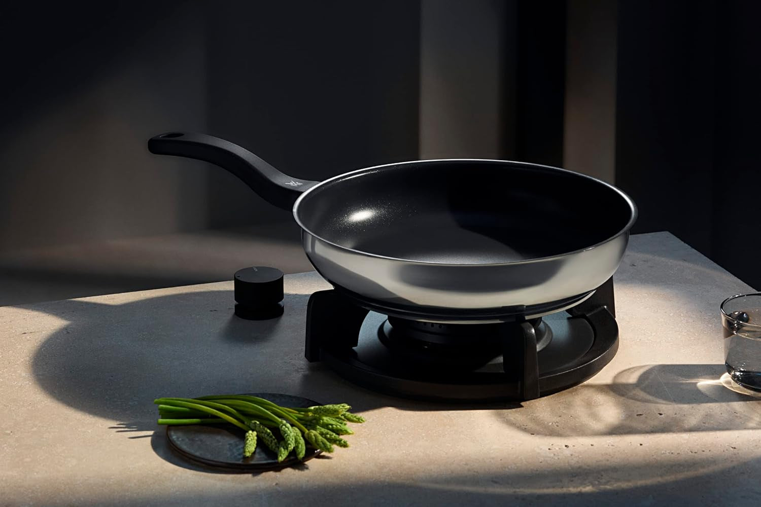 WMF Devil pan 20 cm, inductiepan, Cromargan roestvrij staal, kunststof handvat Potten en pannen Naty Shop