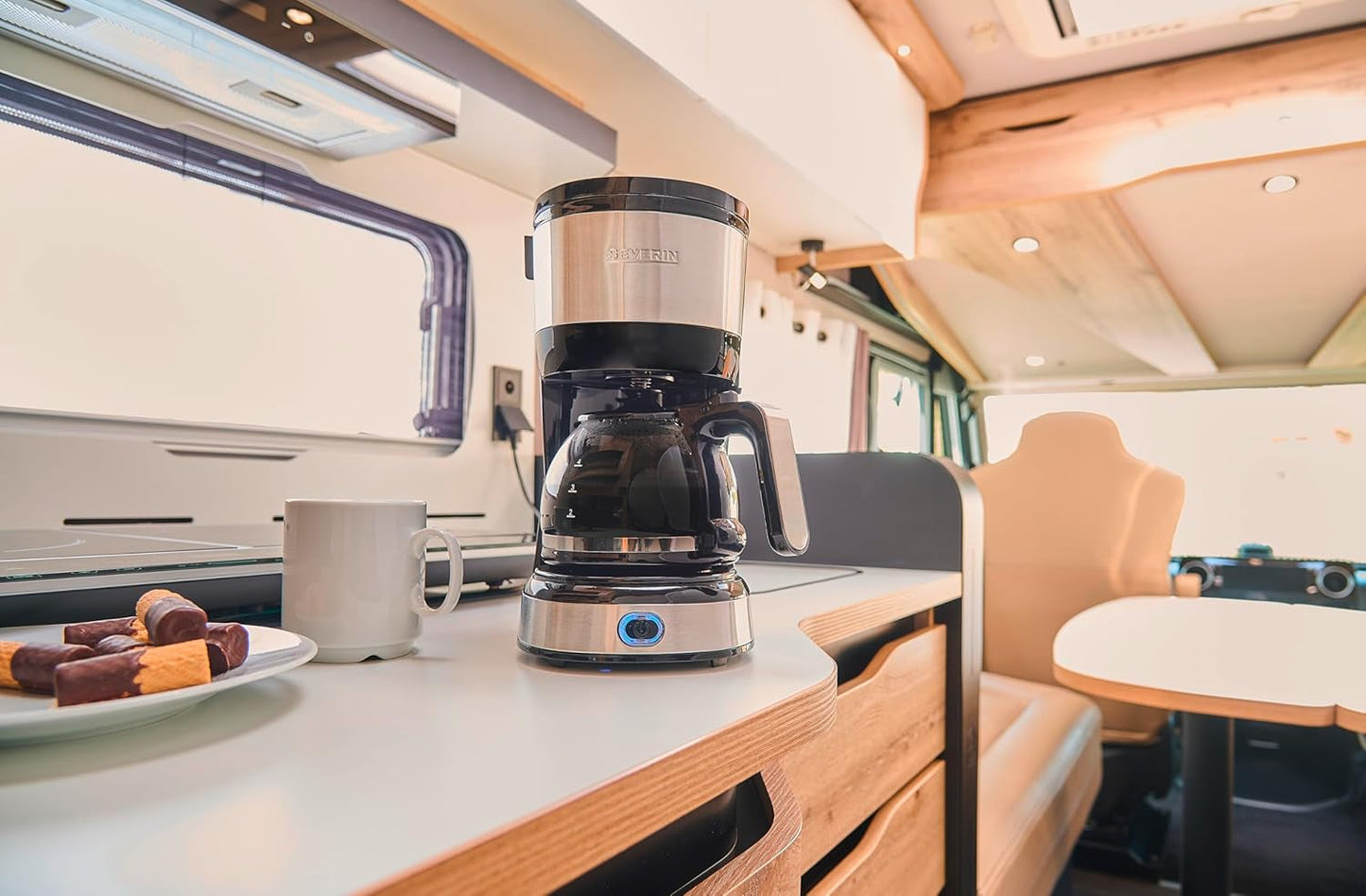 SEVERIN compacte espressomachine, aromatische koffie met koffiemachine voor maximaal 4 kopjes, espressomachine met filter en permanent oscillerend filter, roestvrij staal/zwart, KA 4808