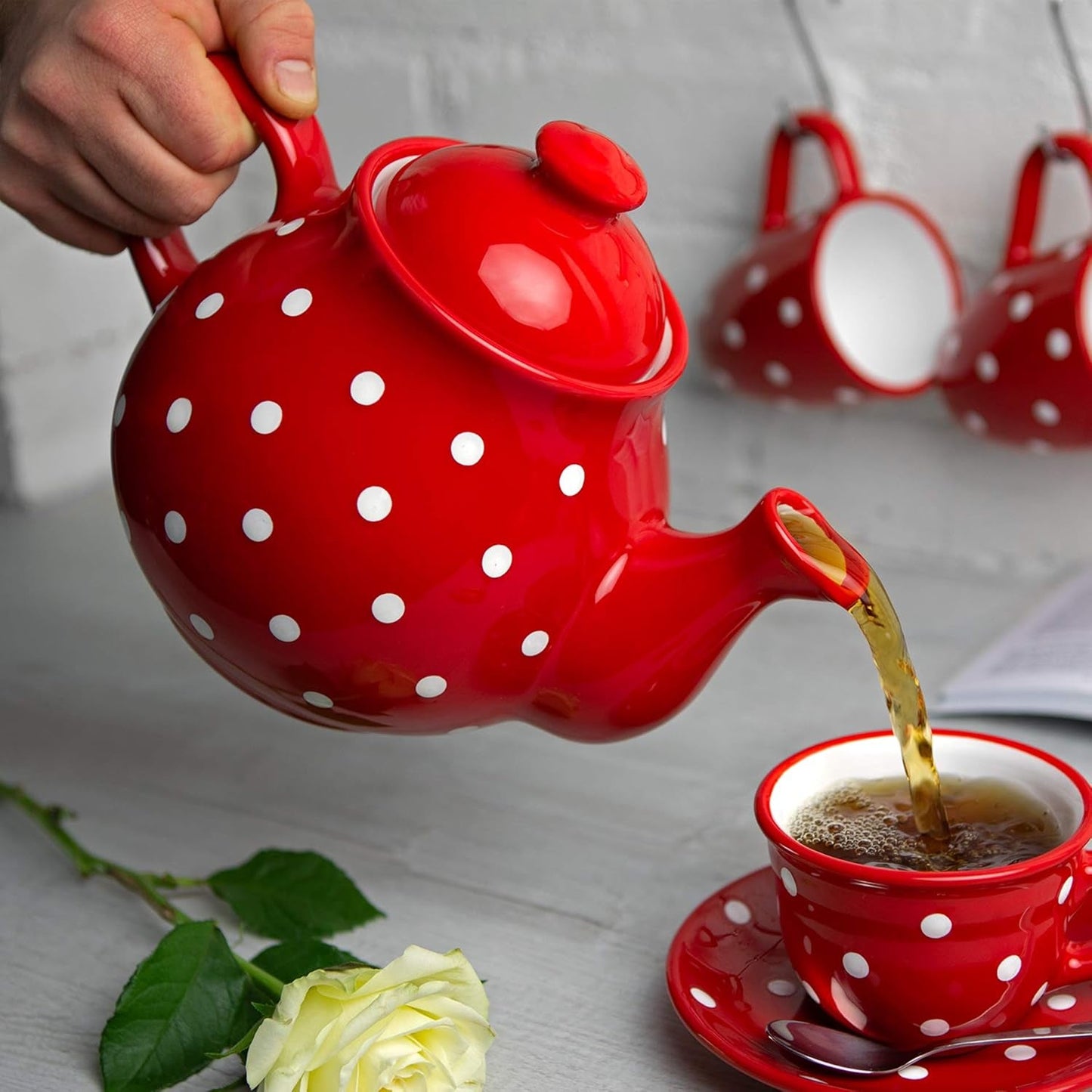 City to Cottage® - Groot theeservies | Rood en Wit | Punten | Handgemaakt | Keramieken theepot 1,7 liter, melkkannetje, suikerpot