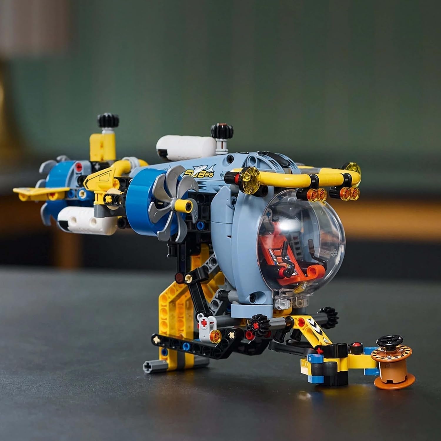 LEGO Technic Deep Sea Explorer Onderzeeër bouwspeelgoed voor kinderen van 9 jaar oud Jongens en meisjes Creatieve verjaardagscadeau-ideeën Bouwbaar voertuig met roterende propellers 42201 Bouwsets Bekijk de LEGO-Store
