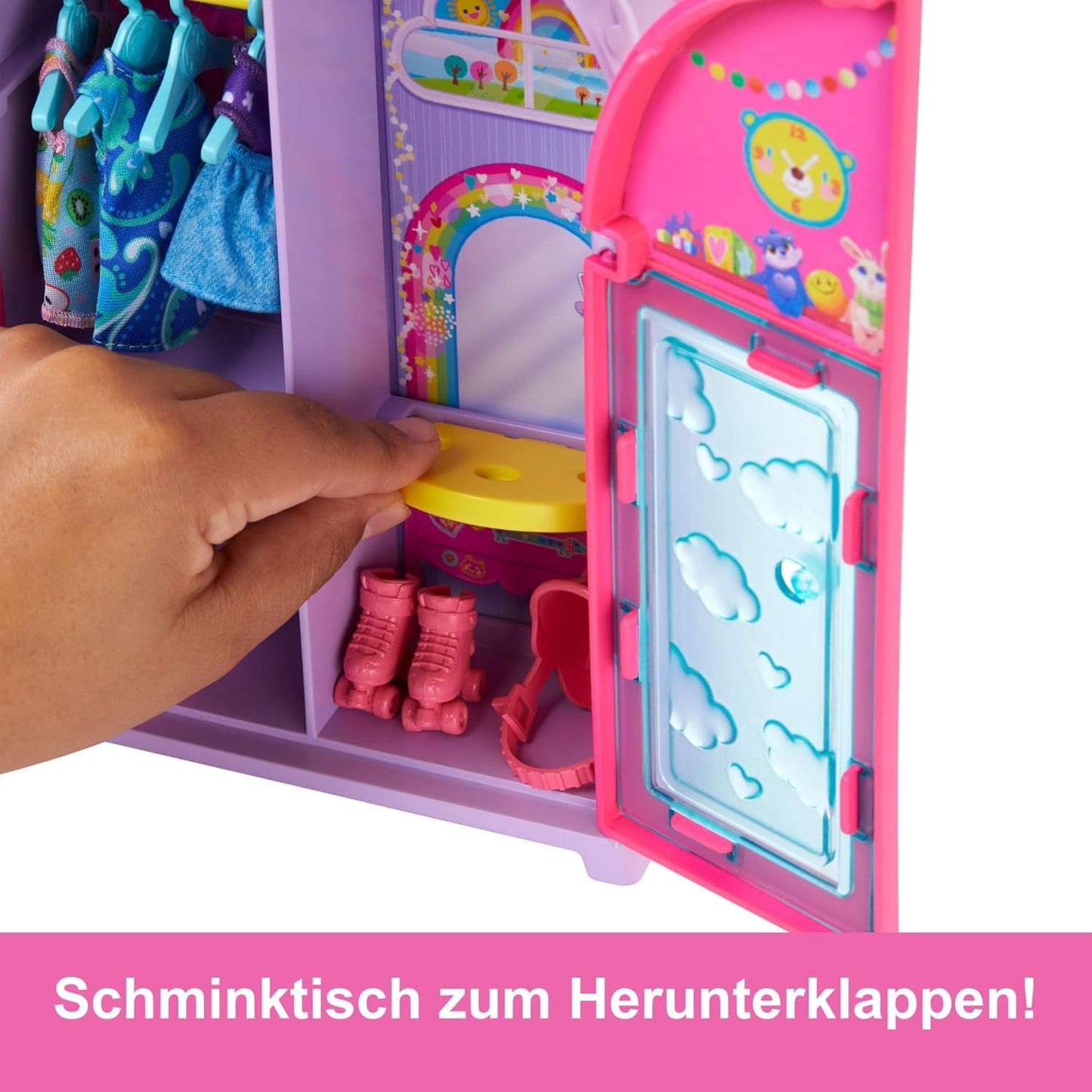 Barbie Chelsea pop en kledingkast speelset met kleding en accessoires, 17-delige set, opvouwbaar voor reizen, spelen en opbergen, HXN03 Naty Shop-poppen