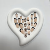 24 stuks korte vierkante Franse tip kunstnagels wit hart ontwerp zwarte acrylnagels volledige dekking