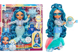 Rainbow High Winter Wonderland - Skyler (blauw) - 28 cm verborgen magische wateraccumulerende sneeuwmodepop met sneeuwpopset, geschikt voor 4-12 jaar oude kinderen en verzamelaars Naty Shop Skyler-poppen (blauw)