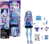 Monster High Self-Scare Secrets Abbey Bominable pop en accessoireset met 13 realistische verrassingen zoals henna, tekeningen en haakwerk JHK44