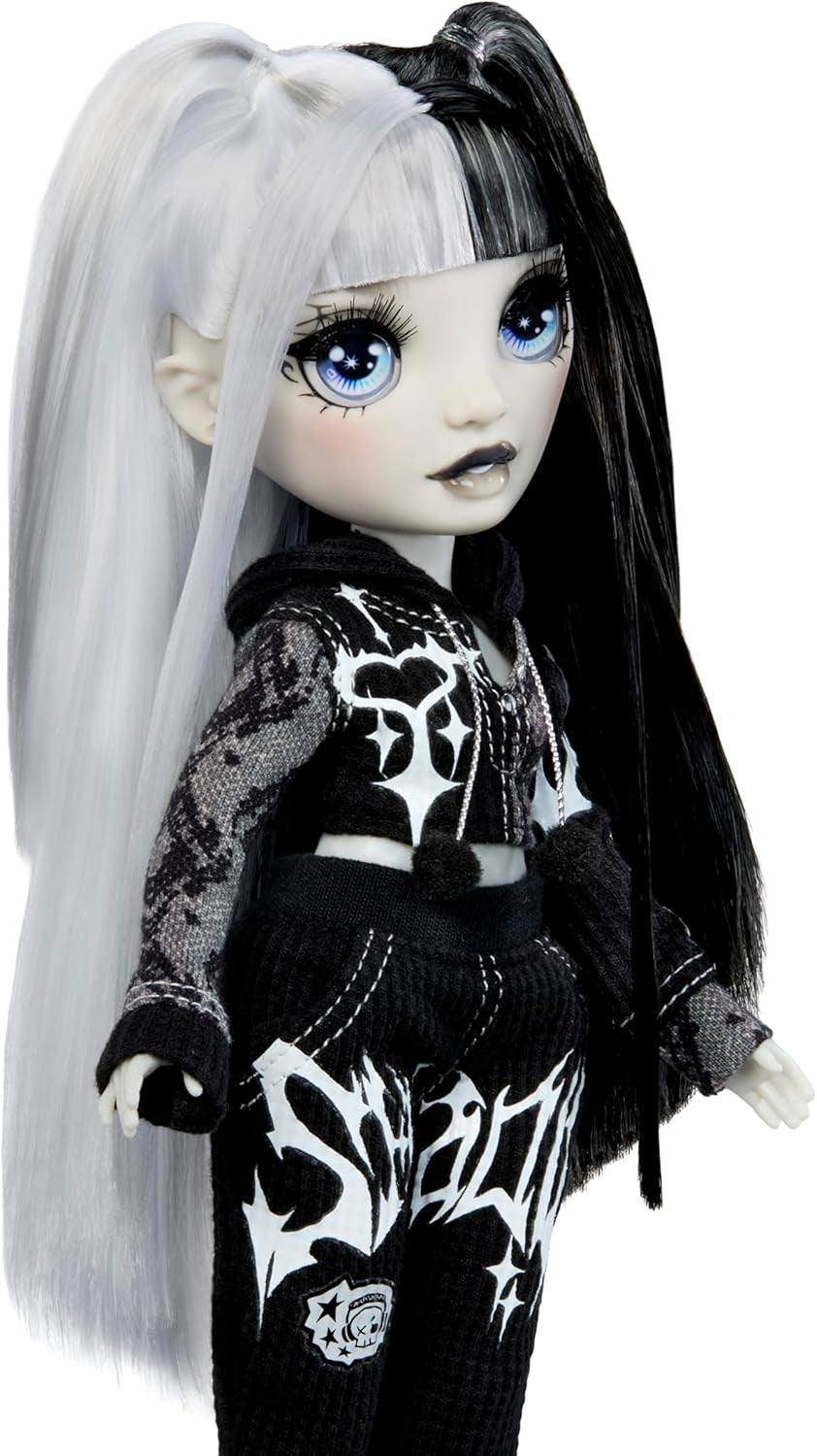 Girls Night Rainbow High Shadow High - Heather Grayson - 28 cm modepop in grijstinten, zwart en wit haar en outfit met accessoires en kam - Voor verzamelaars en kinderen vanaf 6 jaar