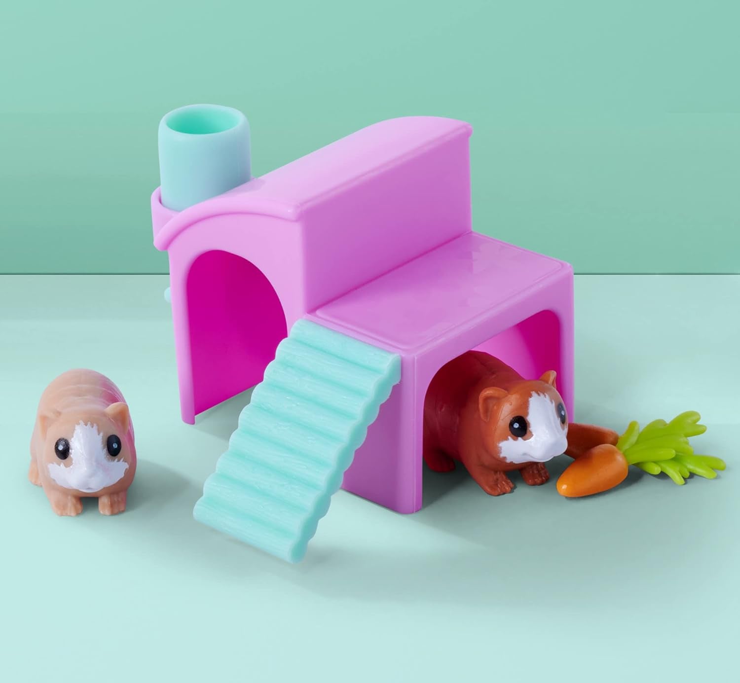 Simba Evi Love cavia's speelpop met twee cavia's en huis, waterfles en wortels, 12 cm, vanaf 3 jaar