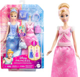 Mattel Disney Princess Toys Assepoester modepop met 2 outfits, 9 accessoires, 2 topjes met clips en 2 rokken. 2-in-1-verhalen geïnspireerd op de Disney-film JCR95