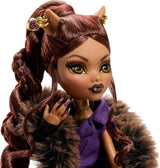 Monster High Doll House of Wolves Clawdeen Wolf verzamelfiguur met jacquard imitatiebontjas Paars jasje Jurk Gouden broek en accessoires JDR66