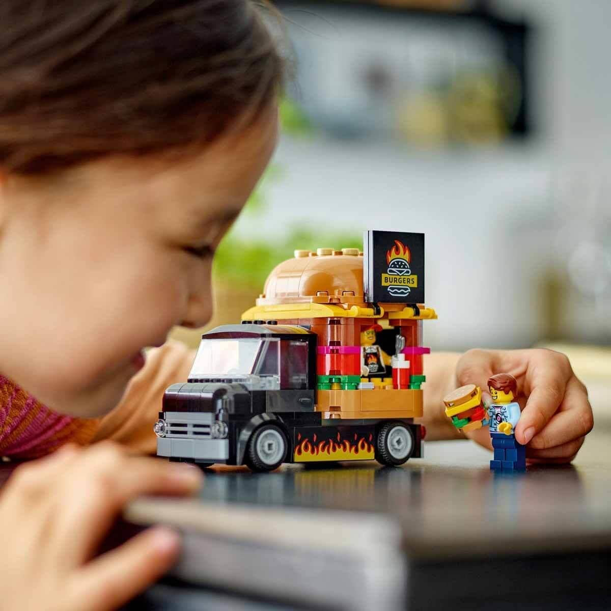 LEGO City Burger Truck-bouwset met speelgoedauto voor 5-jarigen, minifiguur van een foodtruck en accessoires, leuk cadeau voor jongens en meisjes 60404 Bouwsets Besuche in LEGO-Store