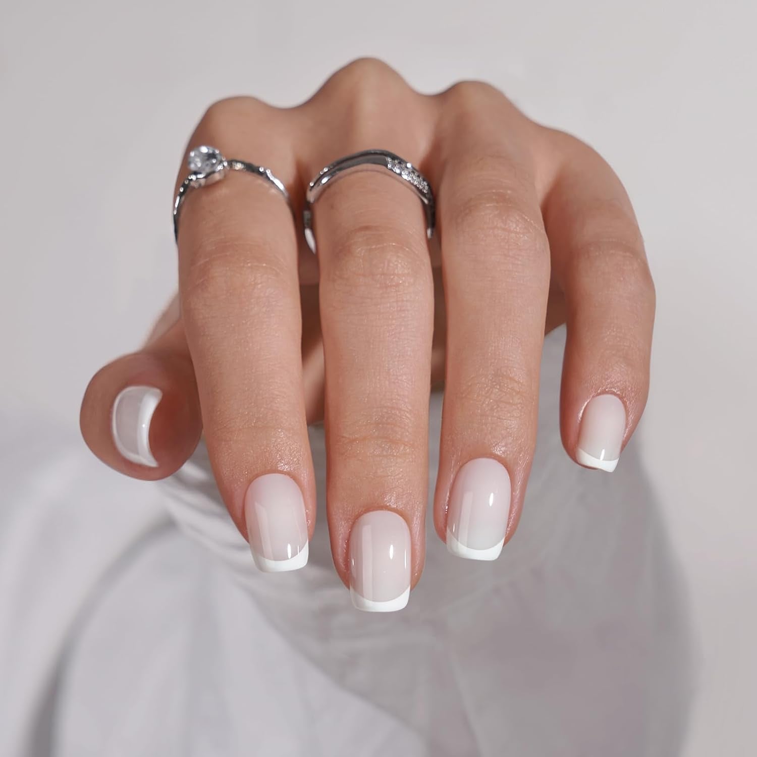 Btartbox Korte vierkante kunstnagels Baby Boomer lijm op witte gradiënt roze kunstnagels Korte kunstnagels met nagellijm 30 stuks vierkante kunstnagels