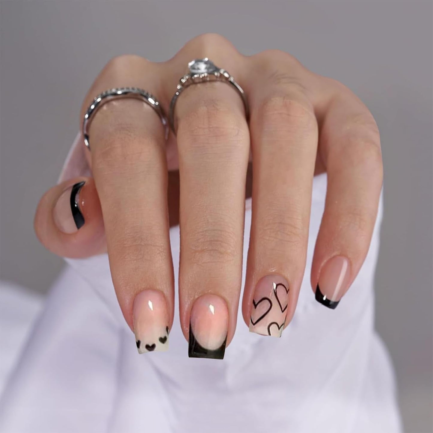 24 stuks korte vierkante Franse tip kunstnagels wit hart ontwerp zwarte acrylnagels volledige dekking