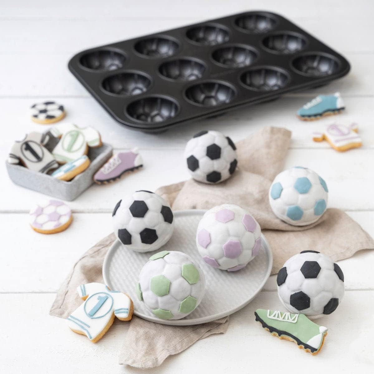 Zenker 12Er Muffinform – Muffinbackblech Für Muffins en Cupcakes Aus Der Serie Soccer Baking– Hitzebeständiges 12Er Muffinblech Mit Antihaftbeschichtung, Schwarz Vormen en bakplaten Naty Shop