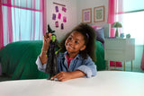 Mattel Wicked Elphaba modepop en accessoires met groene huid, zwart gevlochten haar, verschillende mogelijke poses en afneembare baljurk-uiterlijk, HXT62, [Multicolor]