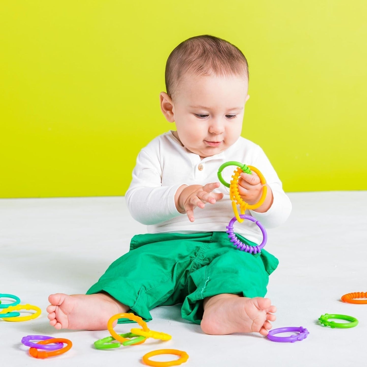 Heldere start, Oball, verbindingsschakels voor wandelwagenketting, veel schakels, opvouwbaar, gemakkelijk te bevestigen, gemakkelijk schoon te maken, perfect voor op reis Bebe Toys Naty Shop