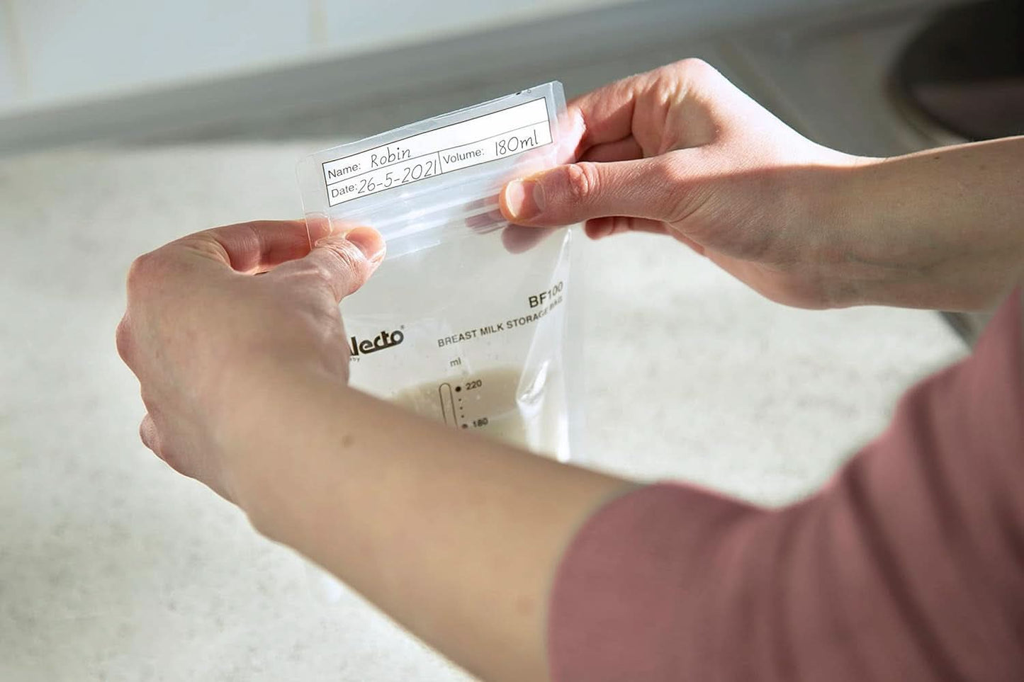 BF100 Bewaarzakje voor moedermelk - Zakje voor moedermelk - inhoud 220 Ml - 100 stuks - Transparant Voedings- en Borstvoedingsaccessoires Bebe Naty Shop