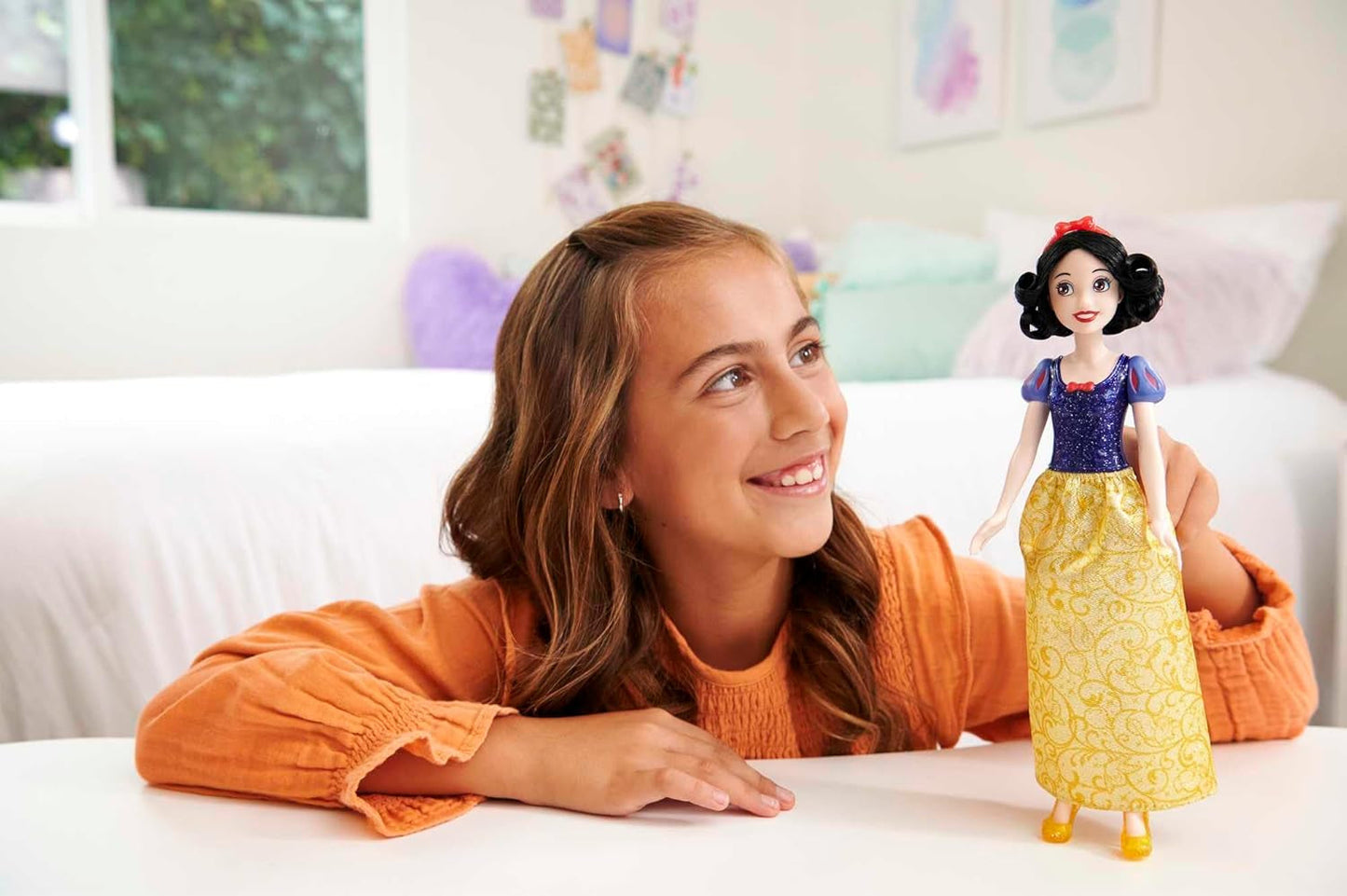 Mattel Disney Princess speelgoed Sneeuwwitje beweegbare pop met sprankelende kleding en accessoires Disney film geïnspireerd cadeau voor kinderen HLW08 Naty Shop poppen