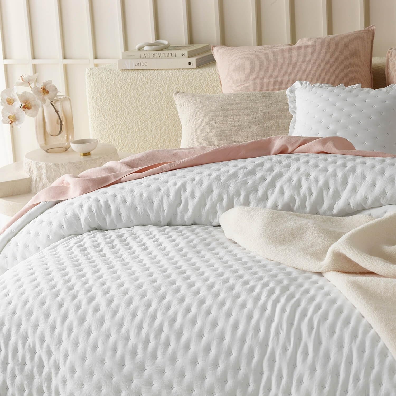 ROOM99 Molly elegante sprei in wit 240 x 260 cm Veelzijdige sprei als sprei of bankdeken voor bed en bank Dekenstijl Ideaal als sprei bedden en dekens Beuche den ROOM99-Store