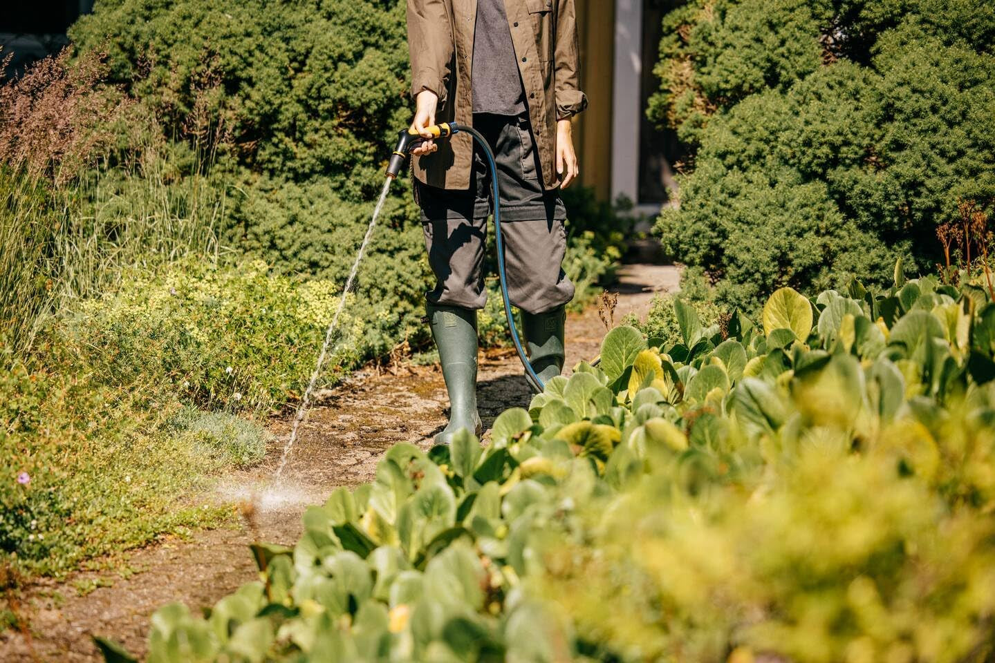 Fiskars S tuinslang, serie X, waterslang voor handmatige besproeiing, 13 mm (1/2"), lengte: 15 m, universele aansluiting, UV-bescherming, vorstbescherming, draaibestendig, blauw, 1076044