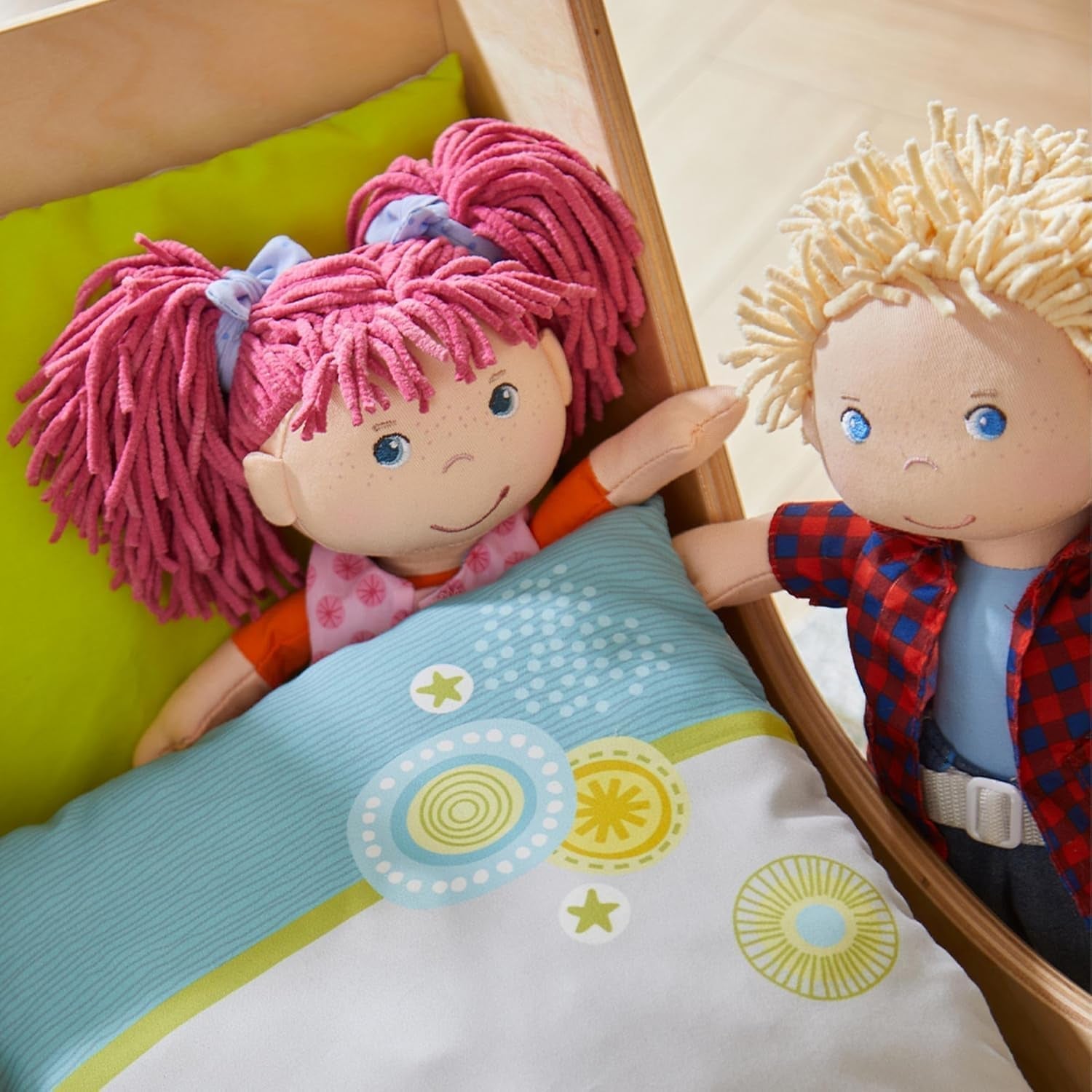 HABA Lily Lou pop - Zachte stoffen pop vanaf 18 maanden - 30 cm met kleding en haar - Ideaal speelkameraadje voor kleine kinderen - 1302842001