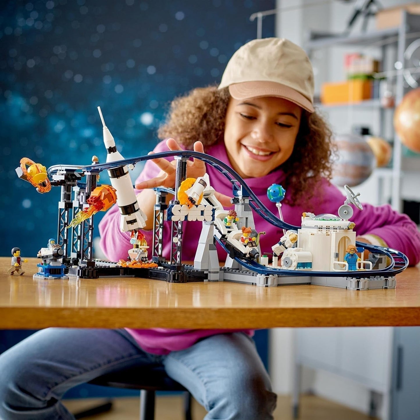 LEGO 31142 Creator 3-in-1 ruimteachtbaan speelgoedset voor kinderen met werkende karren, kan worden omgebouwd tot een vrije val-toren of carrousel met raketten en gloeiende stenen Bouwsets