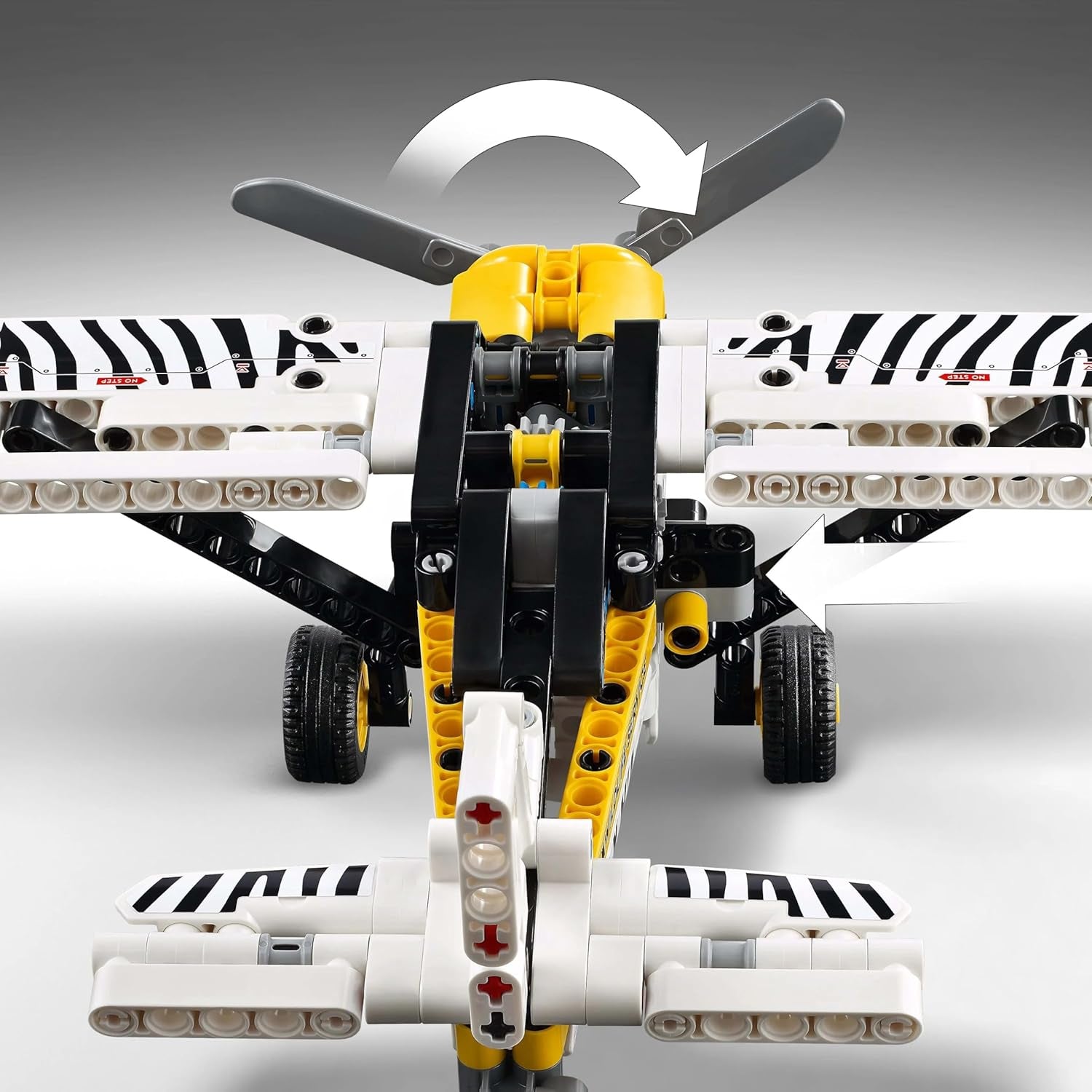 LEGO Technic Propellervliegtuig Bouwspeelgoed voor kinderen Cadeau voor jongens en meisjes vanaf 8 jaar Roterende propellervliegtuigmotor met 4 cilinders Zuigermotor Model 42198 Bouwsets Bekijk de LEGO-Store