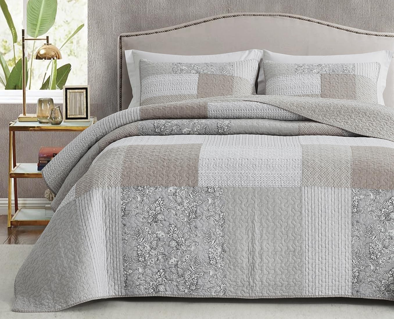 Chezmoi Collection Addy Patchwork-quiltset Voorgewassen katoen Lichtgewicht Omkeerbaar Alle seizoenen Oversized 3-delig Marine Wit Grijs Taupe Geruite quilts en quilts Naty Shop Hibiscus Patchwork Taupe Queen