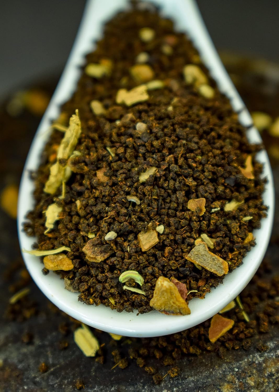 India's Masala Chai losse bladthee | 50 kopjes, mix van zwarte thee, kaneel, kardemom, zwarte peper | Gekruide Masala-thee | Chai Latte Suited zak van 100 g
