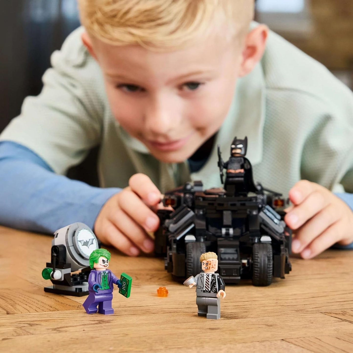 LEGO DC Batman: Batman Tumbler Vs. Two-Face & Joker - Superheldenspeelgoed met Batmobile-auto - Speelset met minifiguren - Cadeau voor jongens en meisjes vanaf 8 jaar 76303 Bouwsets Besuche in LEGO-Store