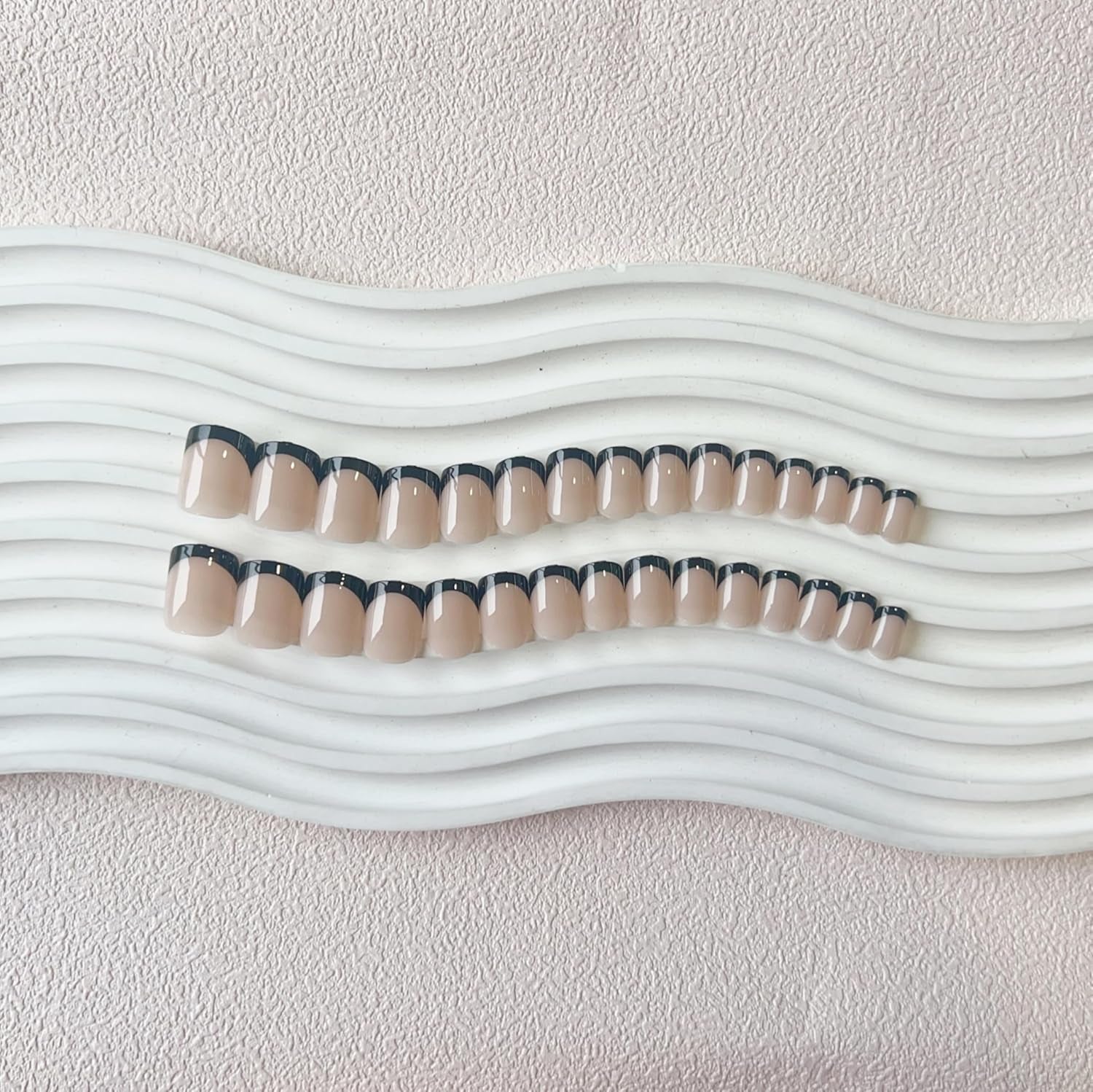Korte Franse tip nepnagels - 30 stuks zwarte nagels om op korte vierkante nagels te lijmen, Franse tip nepnagels met lijm, vierkante kunstnagels set voor dames