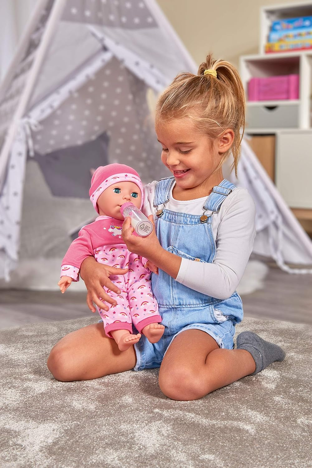 Simba 105140060 - Laura Tickle babypop met zacht lichaam en regenboogmatras, maakt 25 babygeluiden, 38 cm, pop voor 2 jaar en ouder