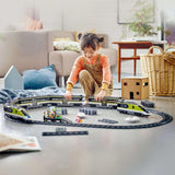 LEGO City Passagierssneltrein, treinset met afstandsbediening, spoorwegspeelgoed met koplampen, 2 rijtuigen en 24 baanelementen, cadeau voor kinderen, jongens en meisjes 60337 Bouwsets Besuche in LEGO-Store