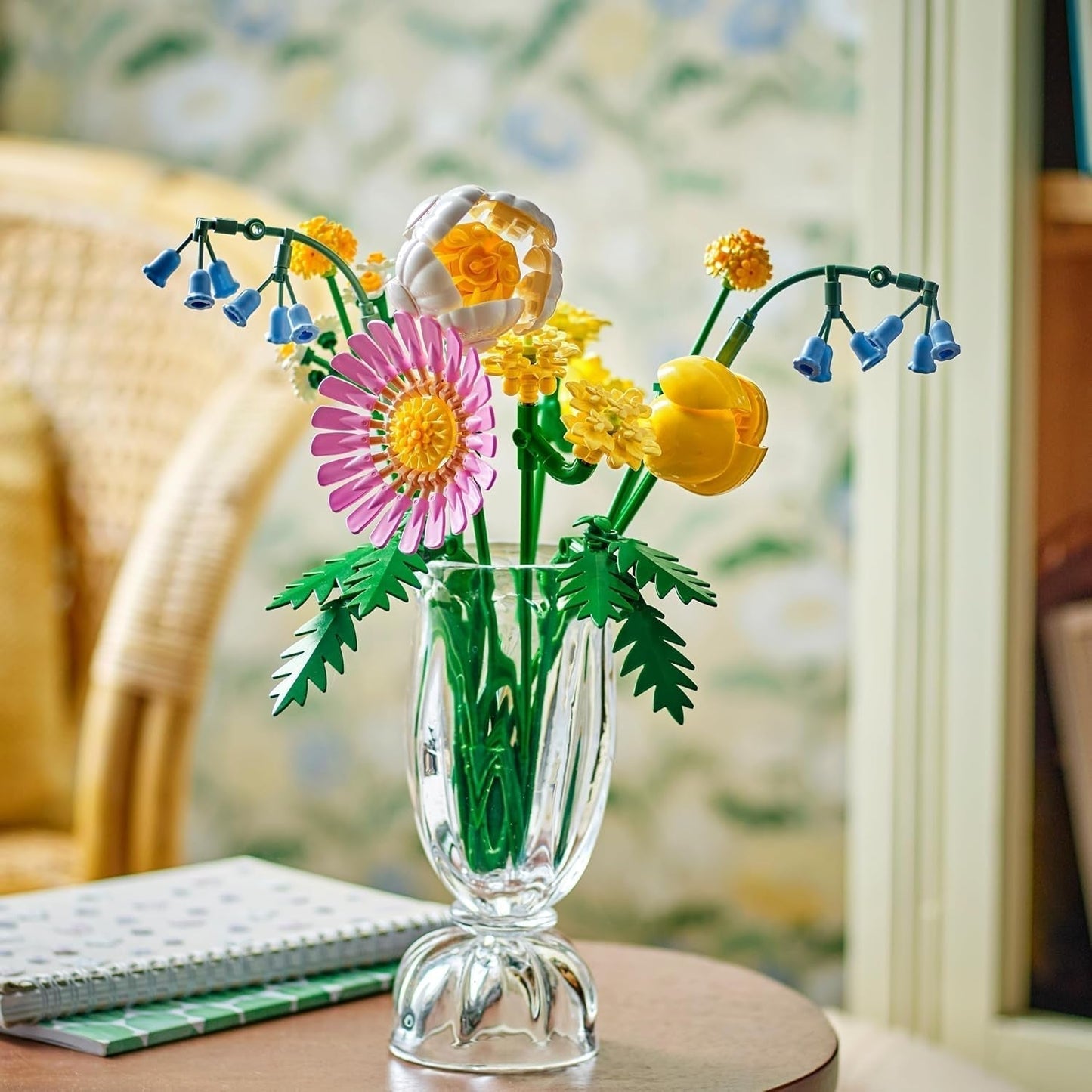 LEGO Botanicals Klein Zomerboeket - Kunstbloem Bouwset - Incl. klokjes, boterbloemen, tulpen - Cadeau-idee voor dames, moeders en heren - 10347 Bouwsets Besuche den LEGO-Store