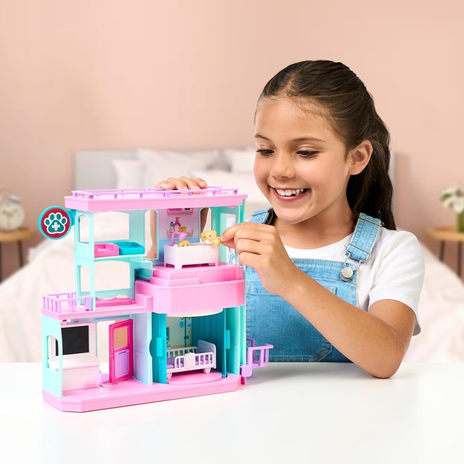Little Live Pets Mama Surprise Families Baby Clinic-speelset, inclusief 3 retriever-pups, magische, dubbelzijdige speelset (27,8 cm breed, 23,8 cm hoog). Voeden, baden en spelen, cadeau voor kinderen Actiefiguren Naty Shop