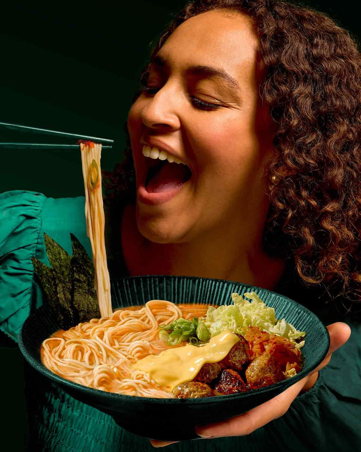 LEE KUM KEE Ramen Noodles - Aziatische ramen met een delicate en fijne textuur, de klassieker voor ramensoepen en wokgerechten, halfdroge noedels, twee porties per verpakking, 6 x 180 g multipack