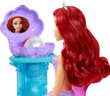 Mattel Disney Princess Toys, zeemeermin Ariël modepop met afneembare staartvin, kaptafel met 5 herhaalbare pop-up verrassingen en 5 accessoires, JBF86