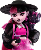 Monster High Draculaura pop met haar huisdier Count Fabulous vleermuiskat en accessoires zoals rugzak, spreukenboek, bentobox en meer, HRP64 Naty Shop Dolls