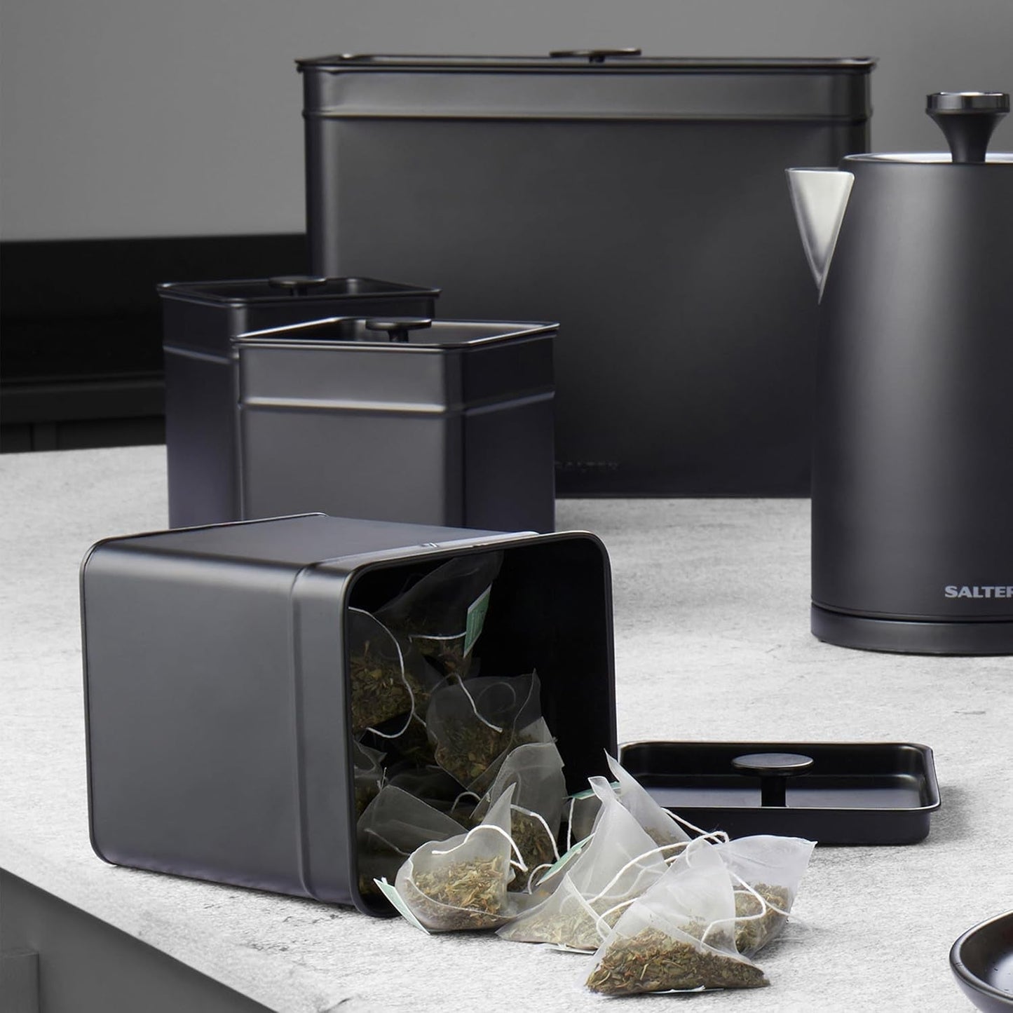 Salter BW12614EU7 Kuro Opbergdozenset - 4 Keukencontainers Brood/Thee/Koffie/Suiker Vierkante Organizer Boxen Gemakkelijk schoon te maken Houd voedsel vers Zwarte voedselopbergdozen Naty Shop