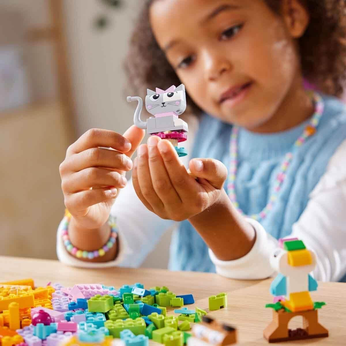 LEGO Classic Creative Animals, doos met kleurrijke stenen, bouwstenen dierfiguren zoals hond, kat, konijn, hamster en vogel, constructiespeelgoed voor jongens en meisjes vanaf 5 jaar 11034 Bouwsets Besuche den LEGO-Store