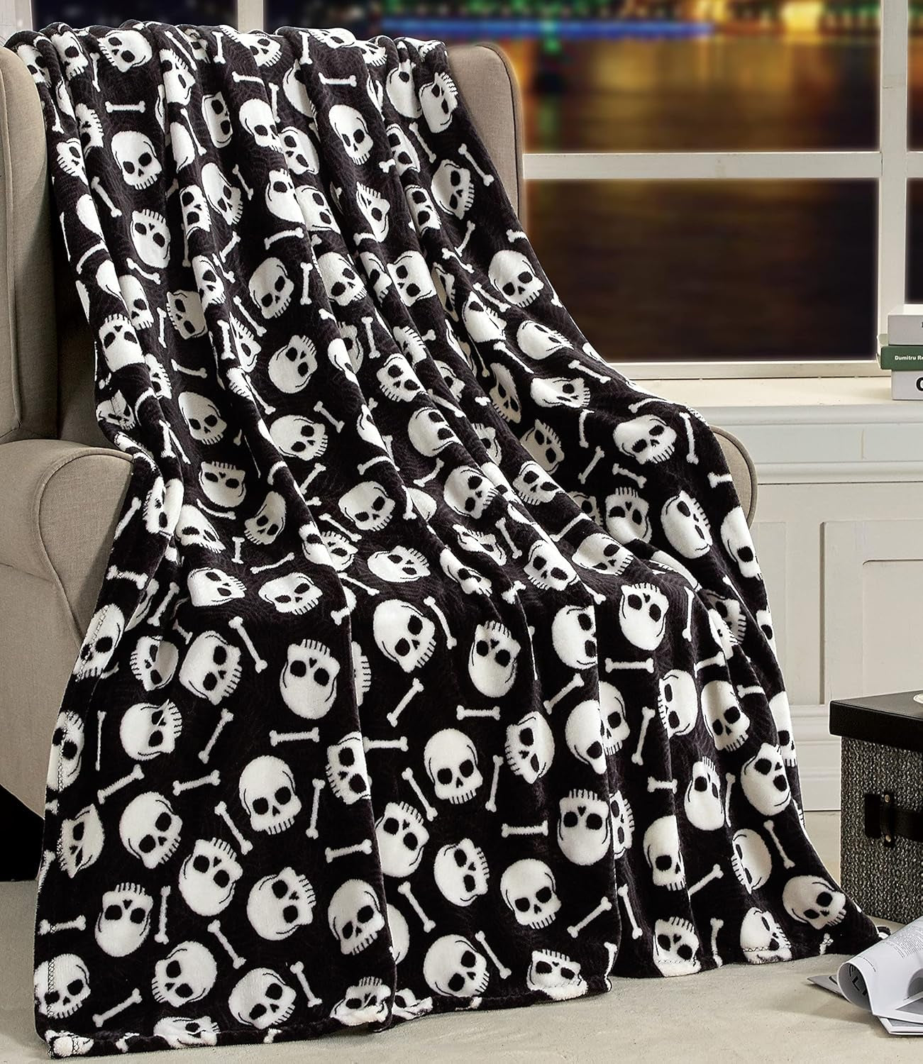 Elegant Comfort Lichtgewicht Halloween-themadeken, zacht, gezellig en pluche, perfect om te ontspannen dit griezelige seizoen, 127 x 152,4 cm, Skull and Bones bedden en hoezen Elegant Comfort Skull Bone 50 X 60