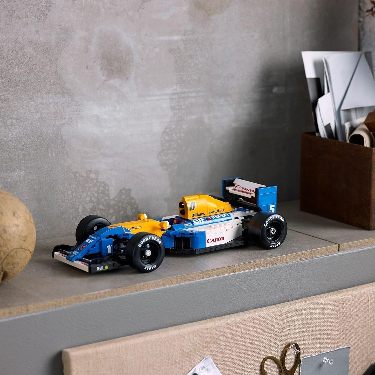 LEGO Icons Williams Racing FW14B met Nigel Mansell - F1-modelautoset met minifiguren van coureur om te verzamelen - Bureaudecoratie met standaard - Cadeau voor volwassenen en tieners Motorsportfans 10353 Bouwsets Besuche in LEGO-Store