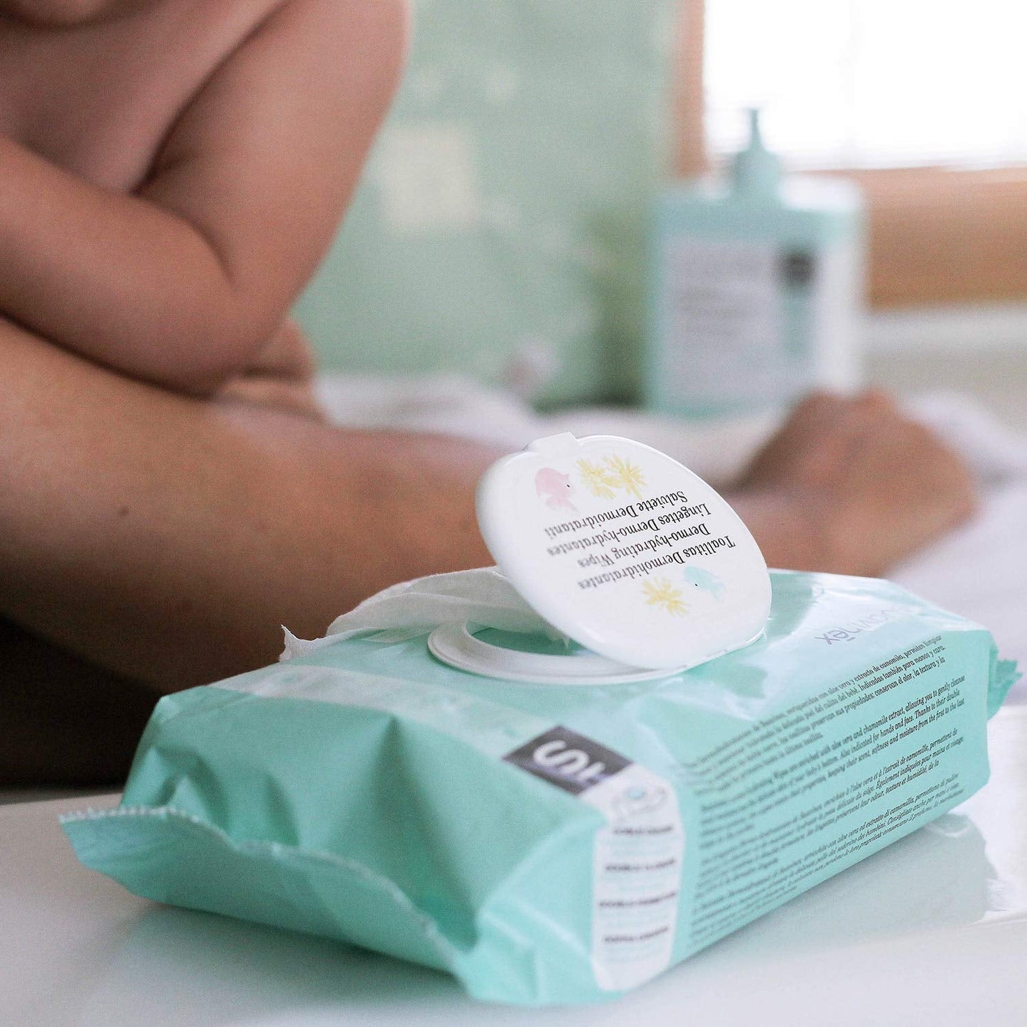 Suavinex Baby Natte Doekjes 60 Stuks Geschikt voor Atopische Huid 96% Natuurlijke Ingrediënten