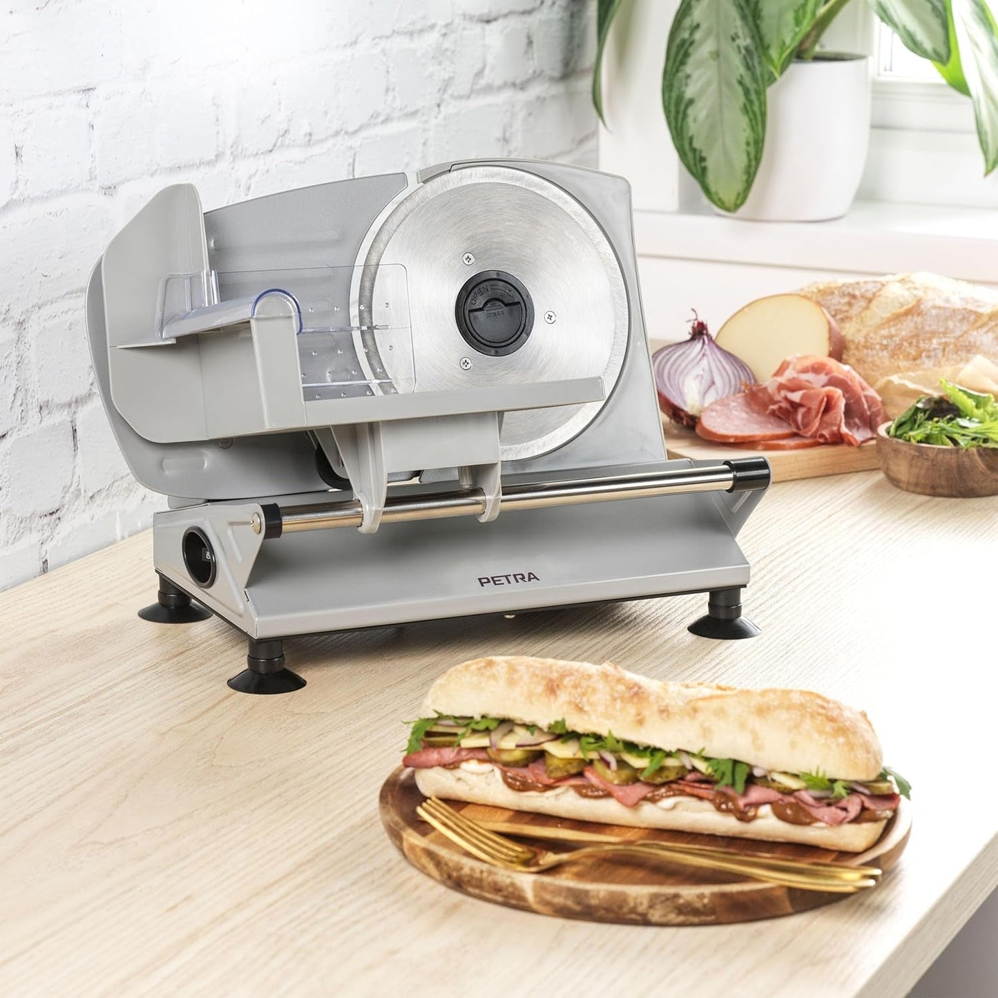 Petra PT4636VDE Multifunctionele elektrische snijmachine, snijdikte 1-15 mm, 3 gladde roestvrijstalen messen Shredders en Slicers Naty Shop