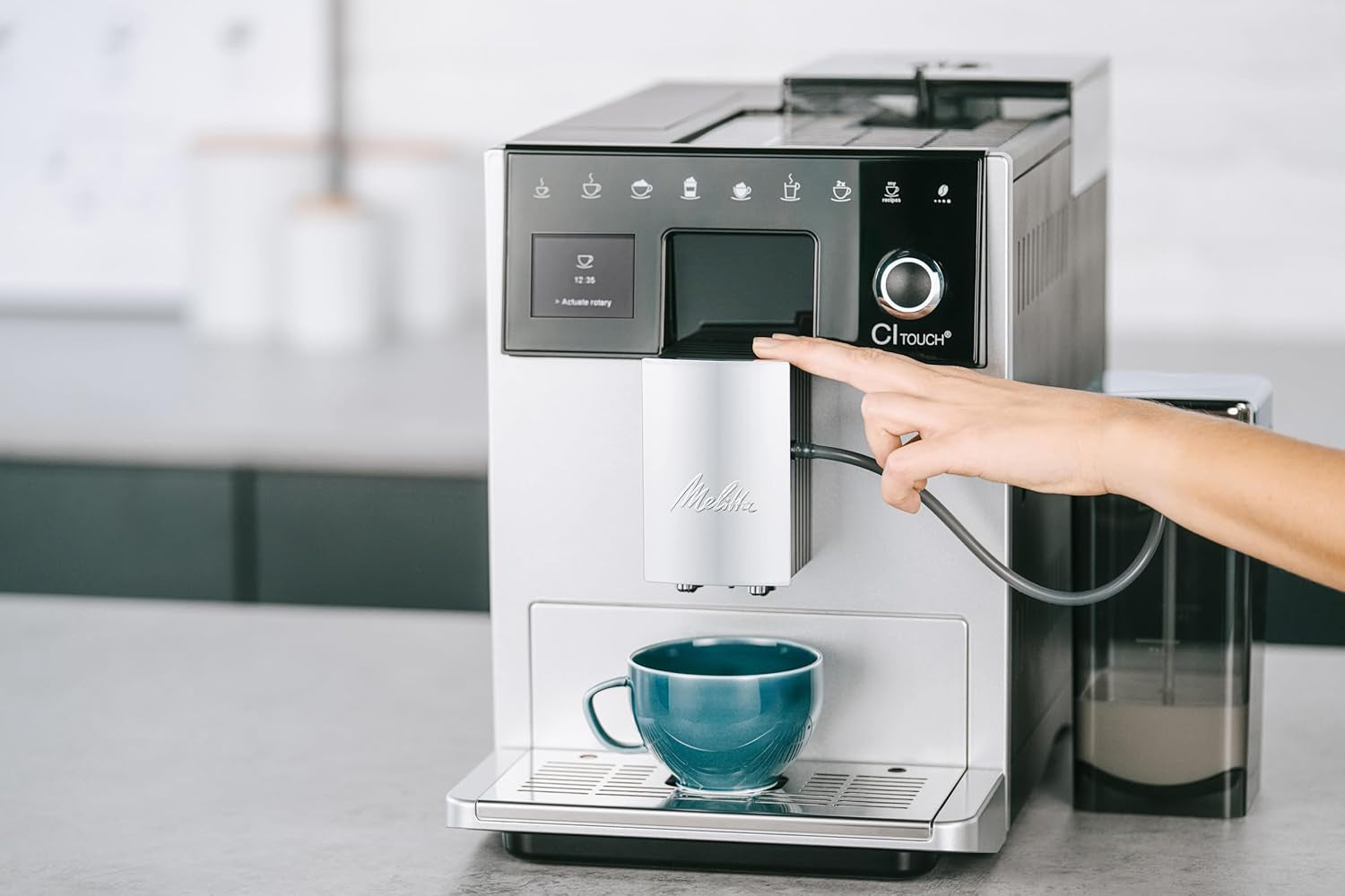 Melitta CI Touch - Volautomatische espressomachine met melksysteem, espressomachine met geïntegreerde koffiemolen en melkopschuimer, b.v. voor espresso of cappuccino, zilver